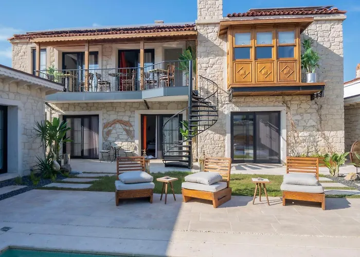 Aura Village Hotel *