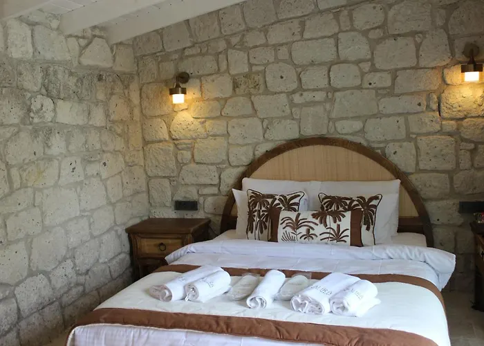 Aura Village Szálloda *