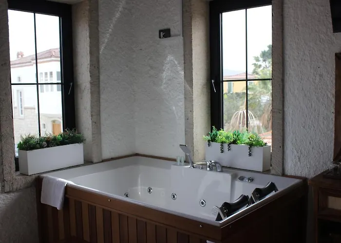 Aura Village Szálloda *