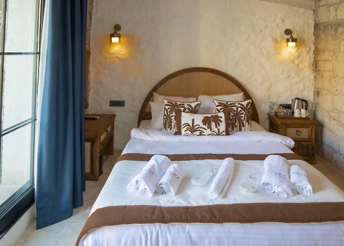 Aura Village Szálloda *